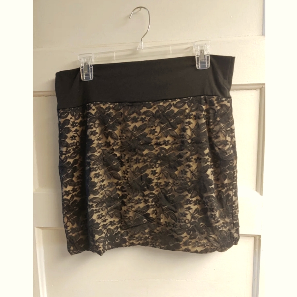 Lace stretchy mini skirt